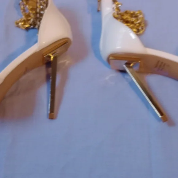 Fashion Nova White and Gold Stiletto Heels with Gold Ankle Chains. Size11 - Picture 6 of 10